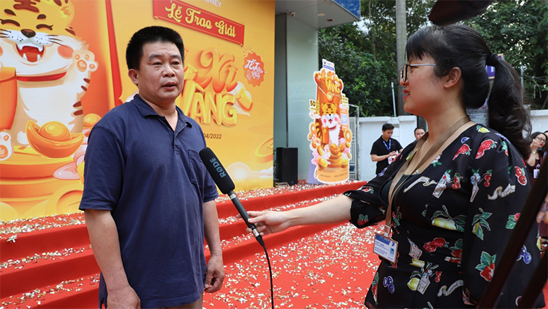 Anh Nguyễn Trường Cửu đến từ Quảng Ninh- 1 trong những khách hàng trúng giải 1 cây vàng 