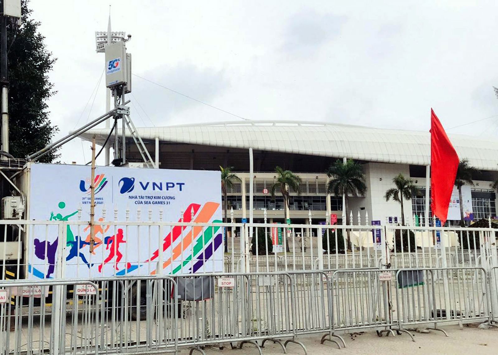 VNPT tăng cường xe phát sóng 5G tại Sân vận động Mỹ Đình phục vụ SeaGame.jpg