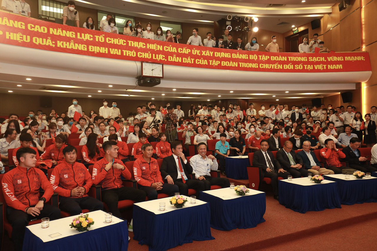 _Lễ chúc mừng và tặng thưởng đội tuyển Bóng đá Việt Nam đạt HCV SEA Games 31.jpg