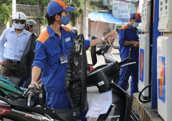 Giá xăng tại Việt Nam: Trông người lại ngẫm đến ta