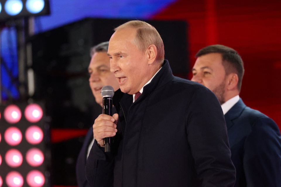 Tổng thống Nga Putin dự buổi lễ sau khi ký sắc lệnh sáp nhập 4 tỉnh ở Ukraine. Ảnh: Reuters.