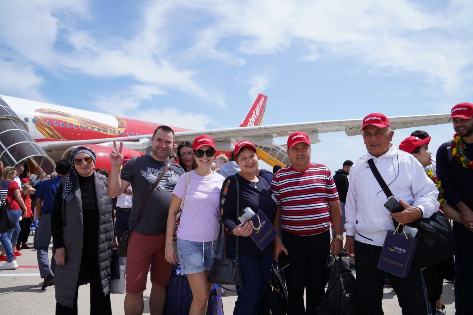 A10, A11, A12, A13, A14, A15, A16: Những du khách đầu tiên bay thẳng cùng Vietjet từ Kazakhstan đến với Nha Trang hào hứng trước chuyến bay và sự chào đón nồng nhiệt của thành phố biển 