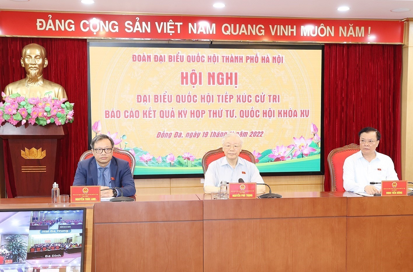 Tổng Bí thư Nguyễn Phú Trọng và các đại biểu Quốc hội dự hội nghị tiếp xúc cử tri. Ảnh: Trí Dũng