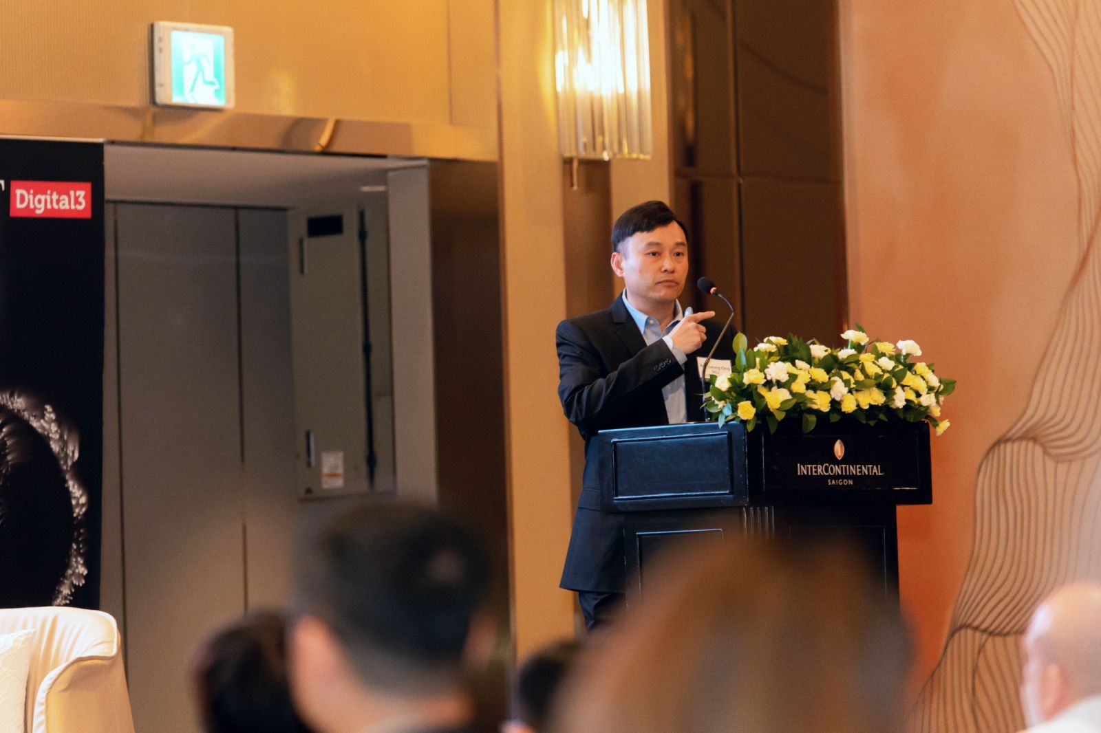 Giáo sư Kok-Leong Ong, Giám đốc Trung tâm phân tích dữ liệu và trí tuệ nhân tạo, Đại học RMIT phát biểu tại sự kiện: “AI tạo sinh (Generative AI): Ý nghĩa và cơ hội cho doanh nghiệp” ngày 13/3/2023 tại TP. Hồ Chí Minh.