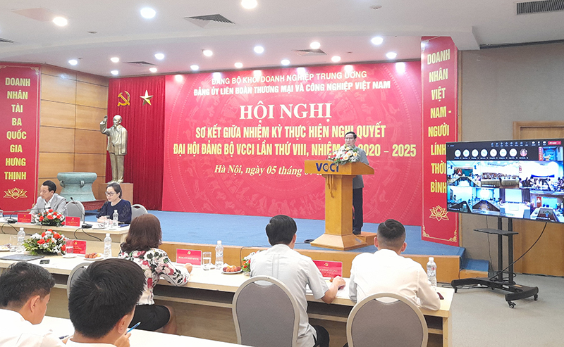 Bí thư Đảng đoàn, Chủ tịch VCCI Phạm Tấn Công.