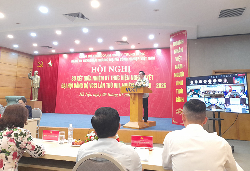 Phó Bí thư Đảng uỷ Khối Doanh nghiệp Trung ương Lê Văn Châu.