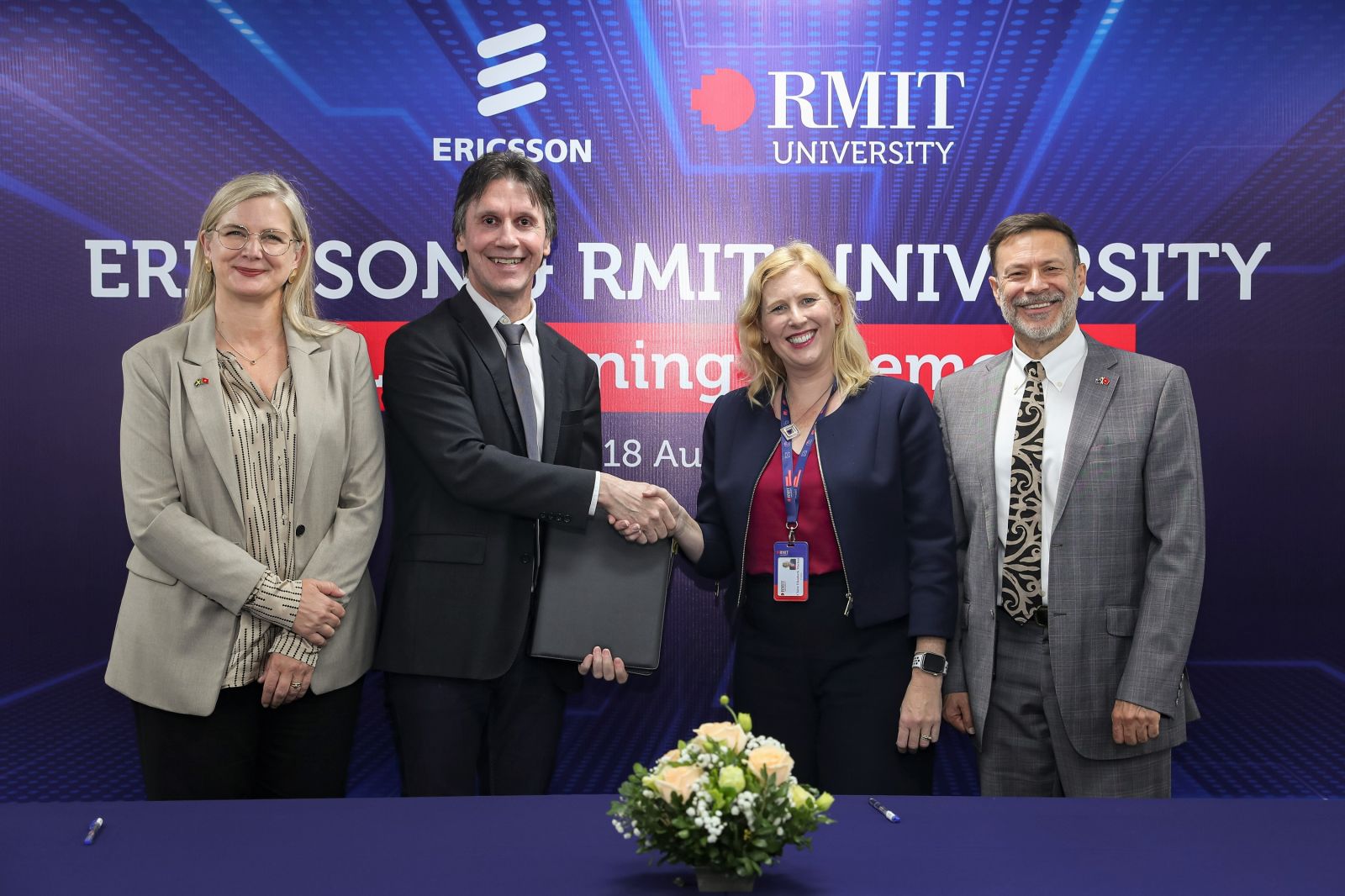 Ericsson và RMIT đã ký thỏa thuận thành lập Phòng thí nghiệm AI RMIT & Ericsson trước sự chứng kiến của Đại sứ Thụy Điển và Đại sứ Australia tại Việt Nam.