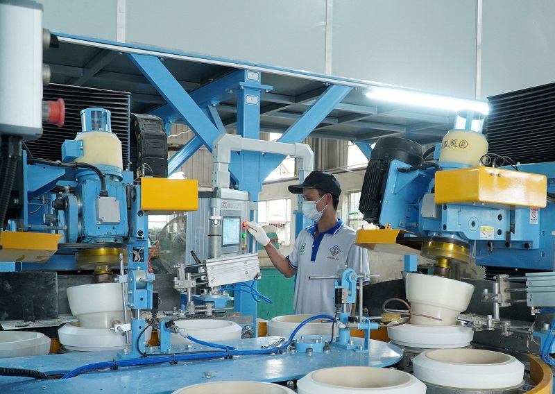 Công ty Cổ phần Gốm sứ Long Hầu vừa đưa vào hoạt động dây chuyền sản xuất sứ dân dụng công nghệ tiên tiến (ảnh báo Thái Bình)