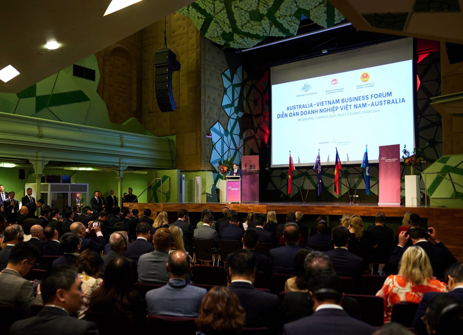 Hàng trăm đại diện doanh nghiệp hai nước đã tham dự Diễn đàn Doanh nghiệp Việt Nam - Australia tại Đại học RMIT vào ngày 5/3/2024 trong khuôn khổ chuyến thăm của Thủ tướng Phạm Minh Chính đến Australia. (Nguồn: RMIT)