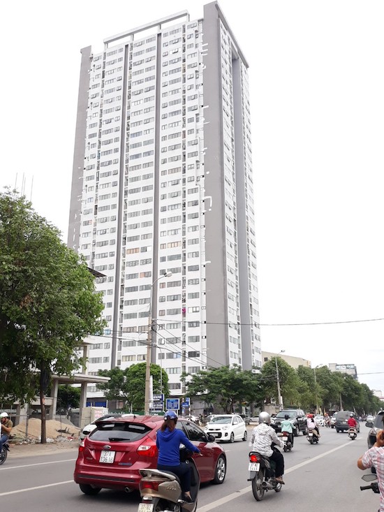 Tòa nhà Bảo Sơn Compolex tại 126 Nguyễn Sỹ Sách, phường Hưng Phúc, Tp Vinh, nơi hàng trăm cư dân phải sống chật vật vì chất lượng căn hộ không như cam kết ban đầu