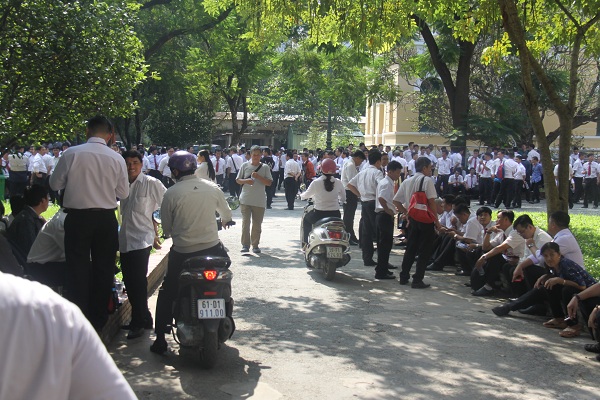 Hàng trăm tài xế của Vinasun đã có mặt tại Tòa án nhân dân TP HCM từ rất sớm để tham dự phiên tòa.