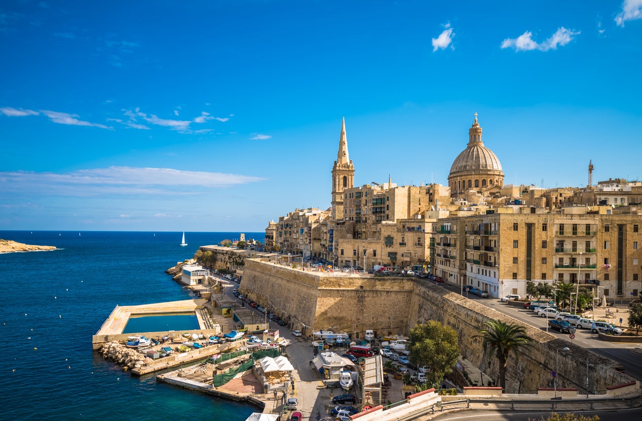 Malta là một trong những địa điểm du lịch nổi tiếng trên thế giới nhờ điều kiện khí hậu, những bãi biển đẹp cùng môi trường kinh doanh thuận lợi cho