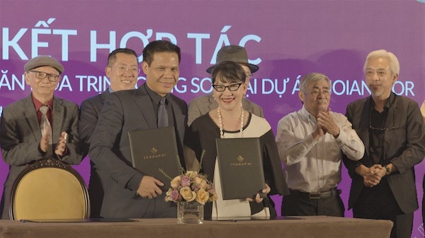 Công ty TNHH Du lịch Sinh thái Cồn Bắp – Chủ đầu tư dự án Hoian d’Or cùng đại diện gia đình cố nhạc sĩ sẽ ký kết hợp tác xây dựng không gian văn hoá Trịnh Công Sơn tại Hội An. 