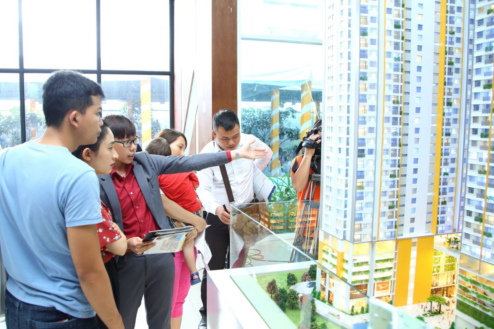 đa số các chung cư mới được đầu tư xây dựng là thuộc phân khúc trung cấp với giá bán dao động từ 30 đến trên 40 triệu đồng một m2.