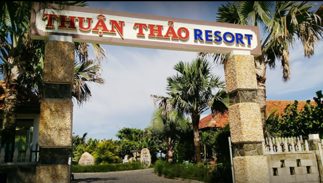 Dự án khu resort Thuận Thảo ở TP Tuy Hòa (Phú Yên) đã bị thu hồi đất do không thực hiện nghĩa vụ tài chính về đất đai đầy đủ, không triển khai một phần dự án.