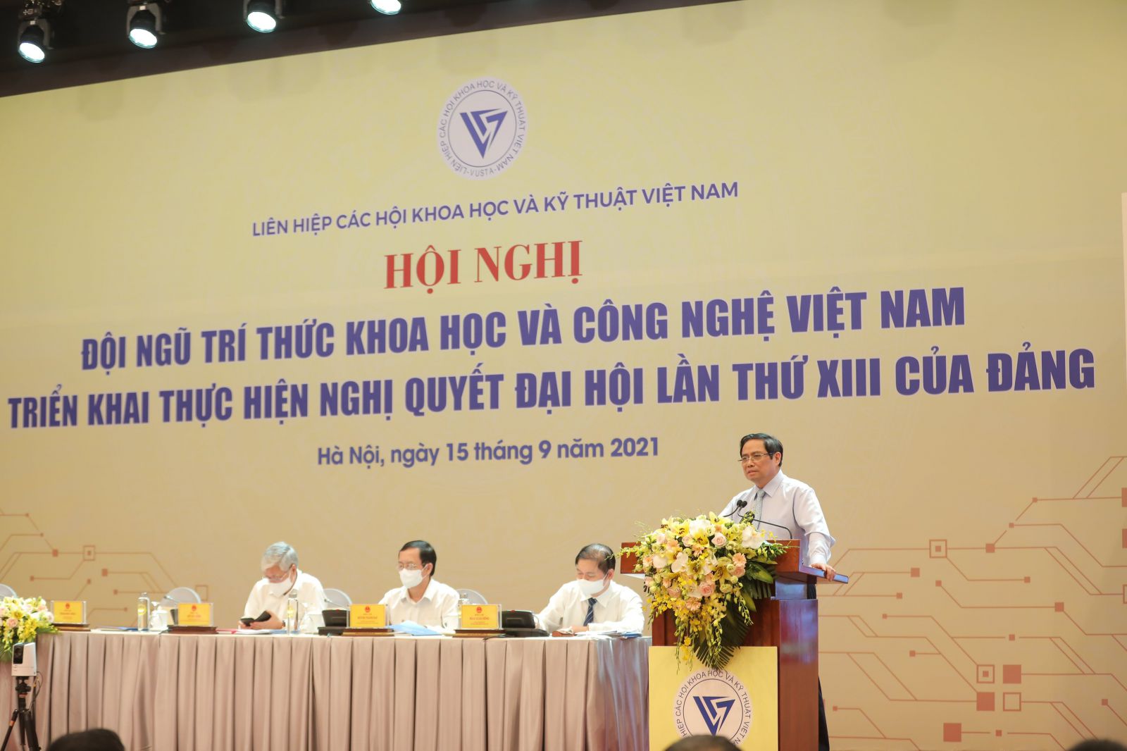 Thủ tướng Chính phủ Phạm Minh Chính điều hành tại Hội nghị)