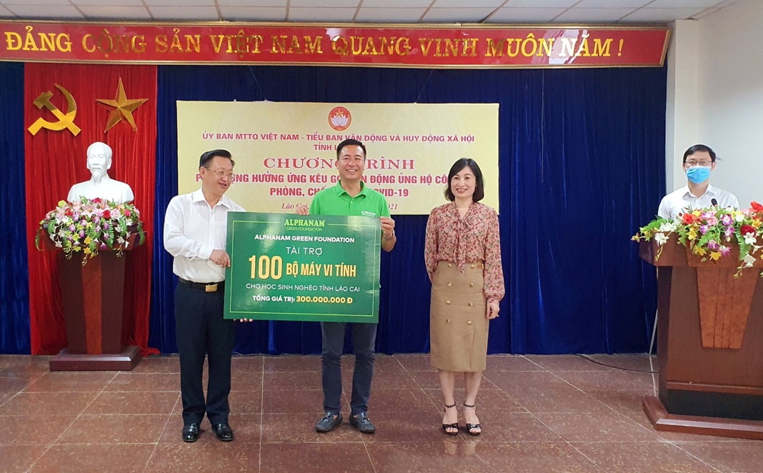Alphanam Green Foundation tài trợ 100 bộ máy tính trị giá 300.000 đồng với mong muốn kịp thời hỗ trợ các em học sinh nghèo trên địa bàn tỉnh Lào Cai