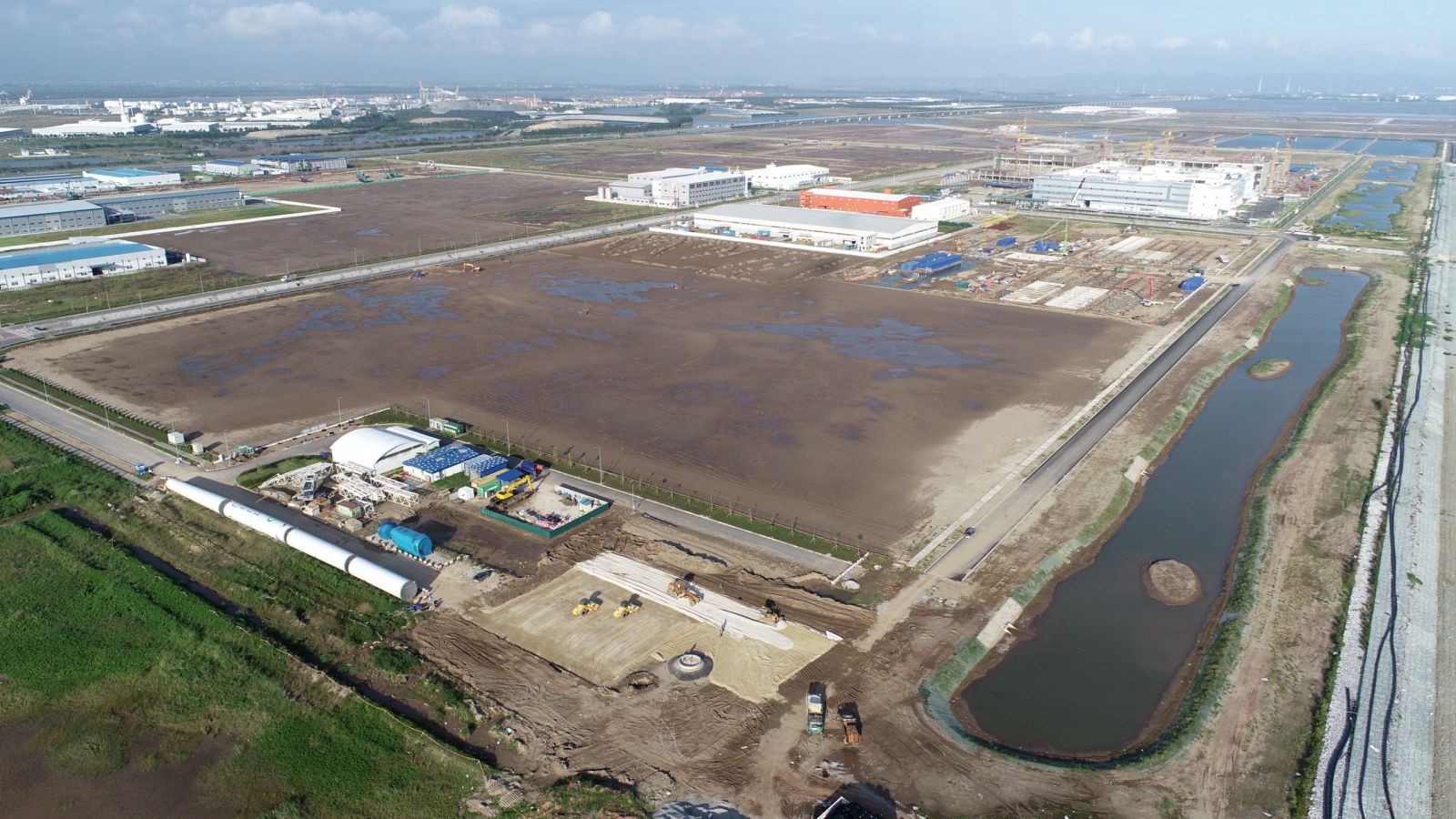 KCN Việt Nam, chủ đầu tư bất động sản công nghiệp hàng đầu Việt Nam chính thức nhận bàn giao hai lô đất tại khu công nghiệp DEEP C Hải Phòng II thuộc thành phố Hải Phòng vào ngày 27 tháng 10 năm 2021 vừa qua. Hai