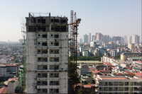 Người dân bất an cạnh công trình cao ốc bỏ hoang giữa Thủ đô