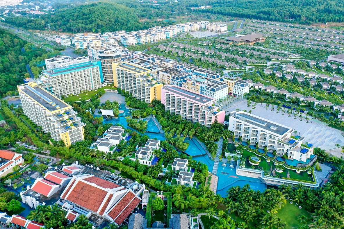 Khu nghỉ dưỡng Premier Residences Phu Quoc Emerald Bay nằm trong tổ hợp bãi Kem của Sun Group