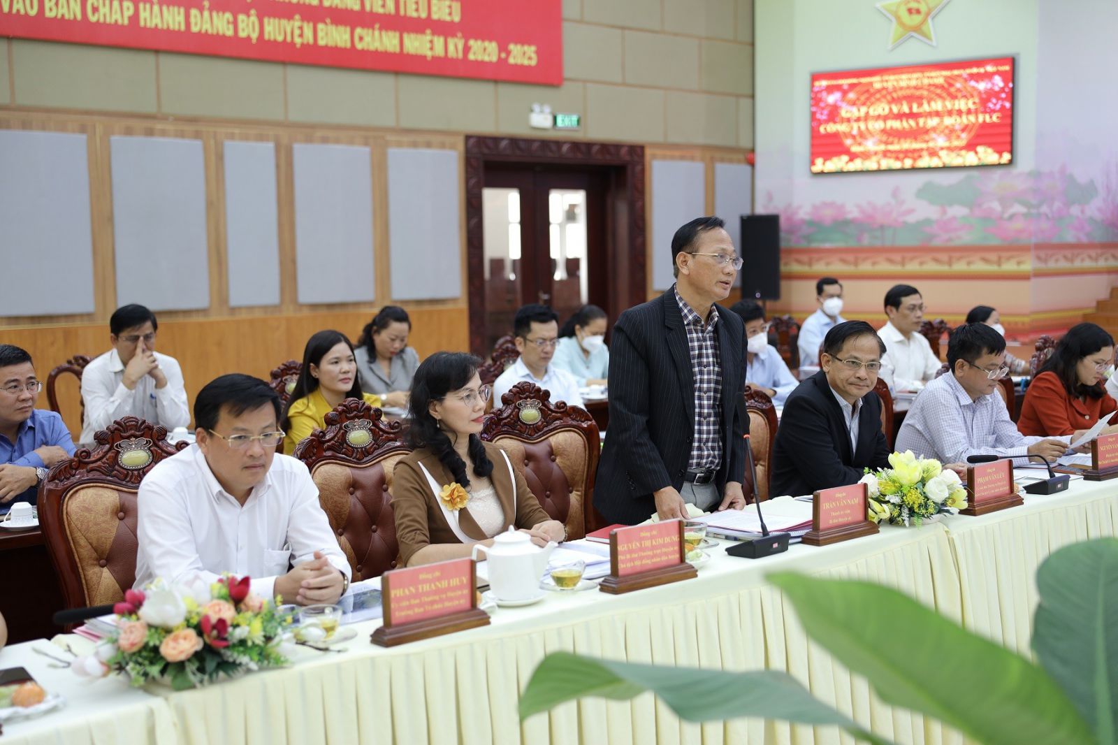 Ảnh 3: Ông Trần Văn Nam, Thành ủy viên, Bí thư Huyện ủyBình Chánh phát biểu tại sự kiện