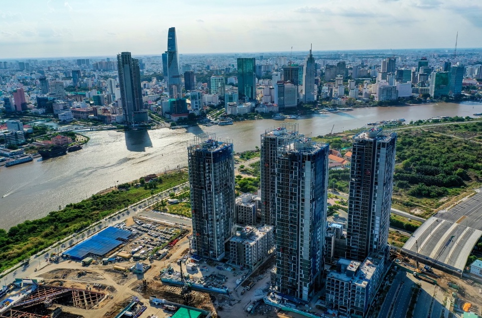dự án Empire City nằm dọc theo trục đường Mai Chí Thọ, kề bên hầm Thủ Thiêm và ven sông Sài Gòn với vị trí được đánh giá là lõi trung tâm Thủ Thiêm.