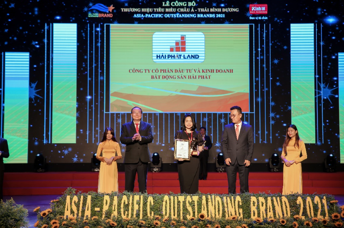 Đại diện Hải Phát Land nhận giải thưởng Top 10 thương hiệu tiêu biểu châu Á –p/Thái Bình Dương.