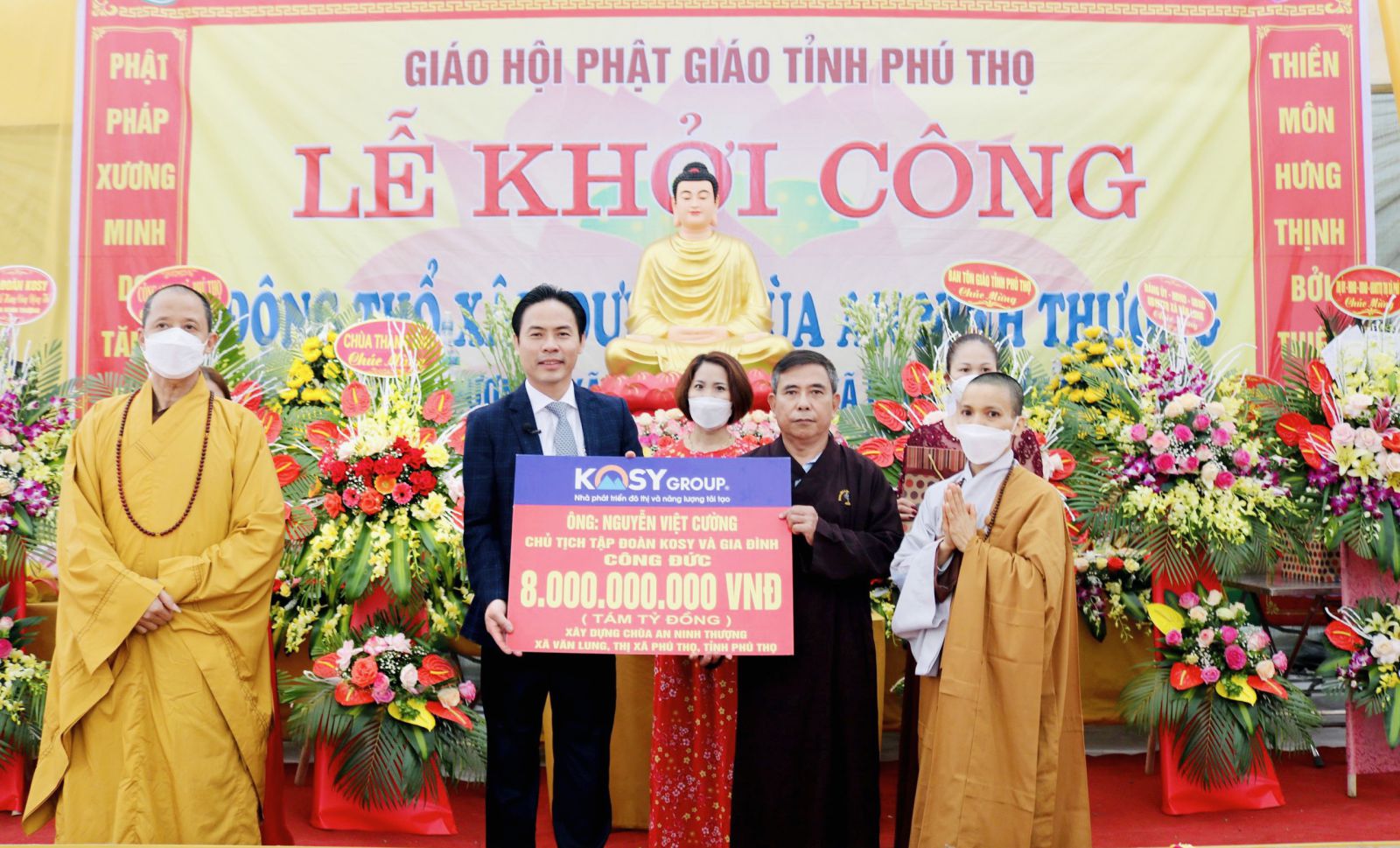 Ông Nguyễn Việt cường - Chủ tịch Tập đoàn Kosy và gia đình công đứcp/8 tỷ đồng xây dựng chùa An Ninh Thượng.