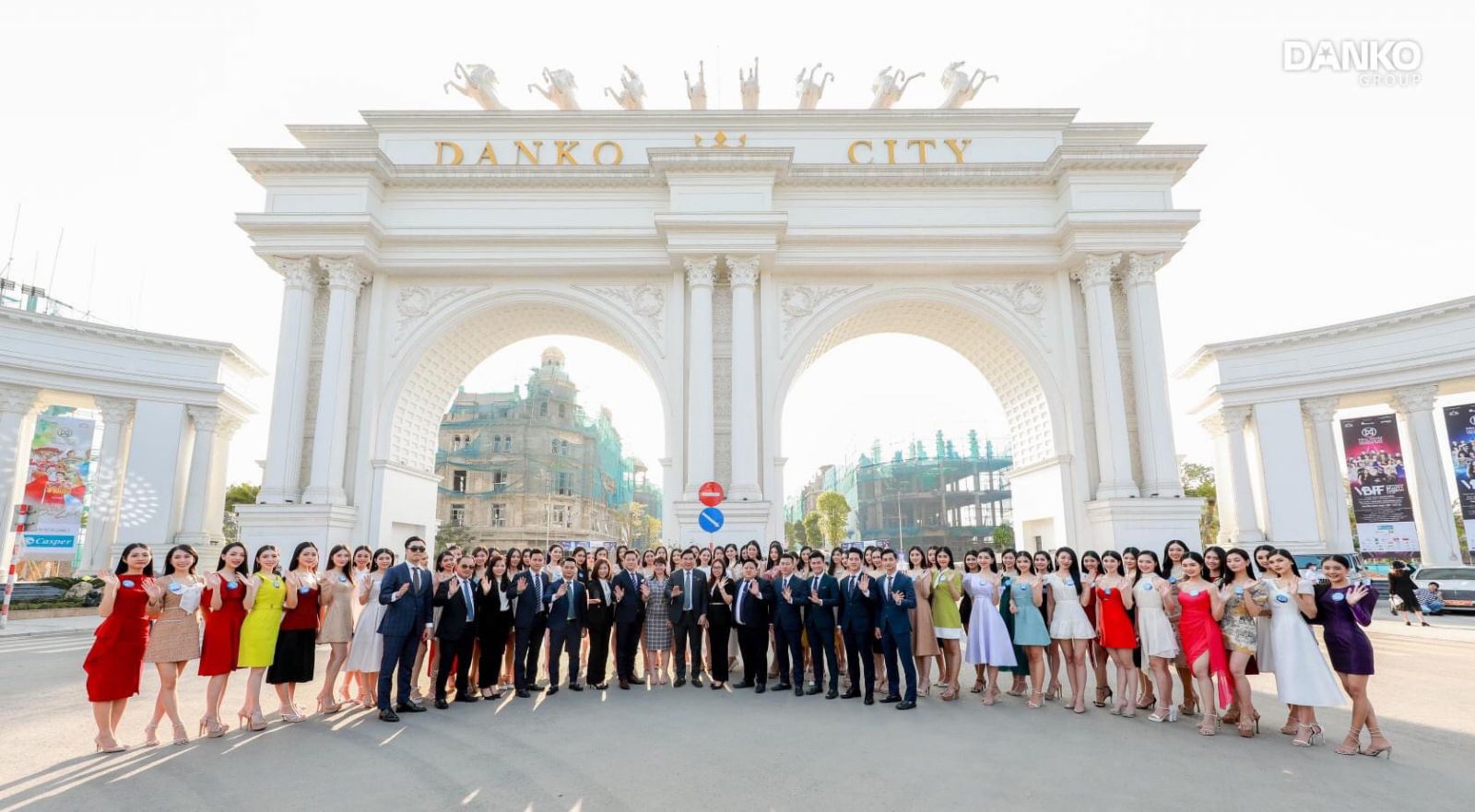 Dàn thí sinh Miss World 2022 cùng Đơn vị Đăng cai Chung khảo Danko Group