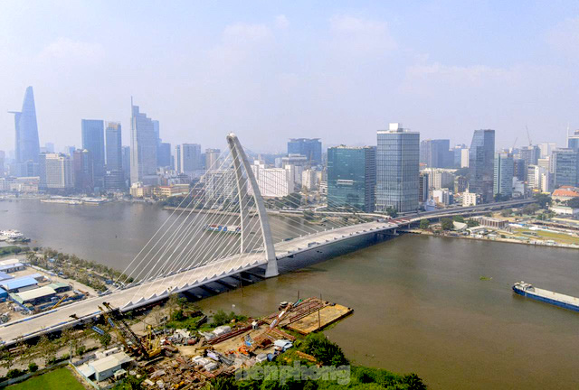 Cầu Thủ Thiêm 2 bắc qua sông Sài Gòn, có tổng vốn đầu tư gần 3.100 tỷ đồng, nối liền TP Thủ Đức với quận