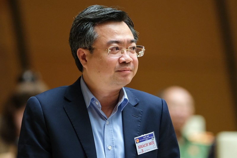Bộ trưởng Bộ Xây dựng Nguyễn Thanh Nghị giải trình đại biểu Quốc hội (ảnh: Quốc hội)