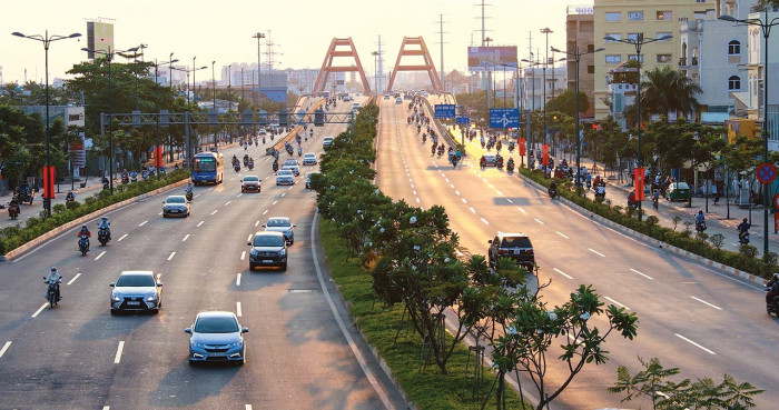 Dự án đường Phạm Văn Đồng (TP HCM) có tổng vốn đầu tư 340 triệu USD, khởi công tháng 6/2008. Theo tính toán, thời điểm đó, nếu hai bên tuyến đường được thu hồi bán đấu giá sẽ thừa tiền làm tuyến đường này. Ảnh: T.L