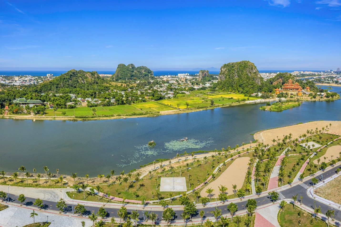 Bất động sản cao cấp ven sông tại Đà Nẵng có sức hút lớn.