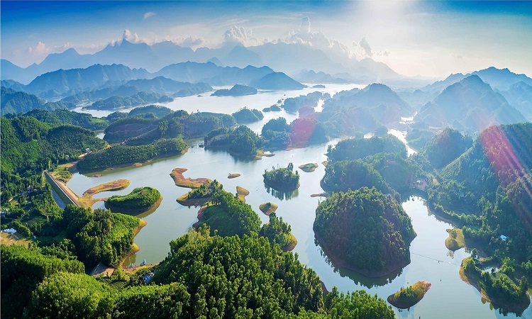 Hồ Núi Cốc, tỉnh Thái Nguyên nhìn từ trên cao