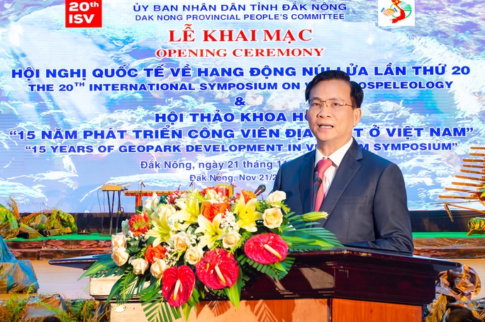 Chủ tịch UBND tỉnh Đắk Nông Hồ Văn Mười phát biểu khai mạc hội nghị