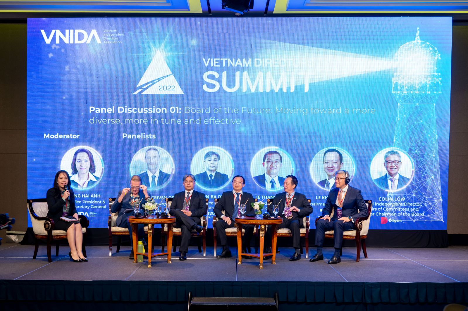 Ông Nguyễn Bá Quỳnh (thứ ba từ trái sang) trong phiên thảo luận tại sự kiện Vietnam Directors Summit 2022