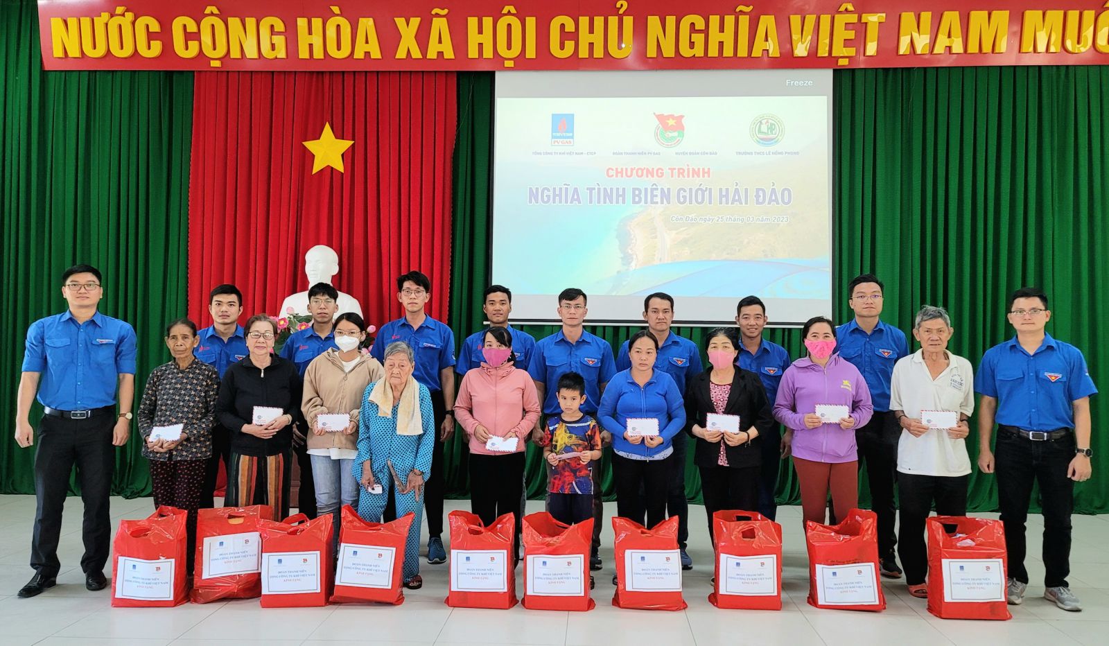 Đoàn Thanh niên KVT ủng hộ các gia đình và học sinh khó khăn của Côn Đảo