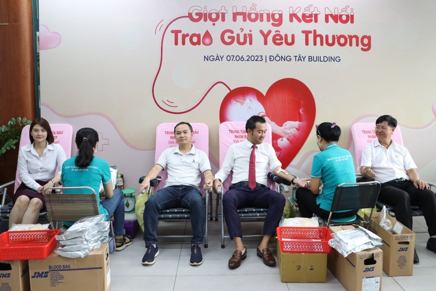 Ban Giám đốc công ty cùng tham gia hiến máu tình nguyện