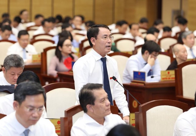 Ông Nguyễn Trọng Đông, Phó Chủ tịch UBND TP. Hà Nội trả lời tại phiên chất vấn
