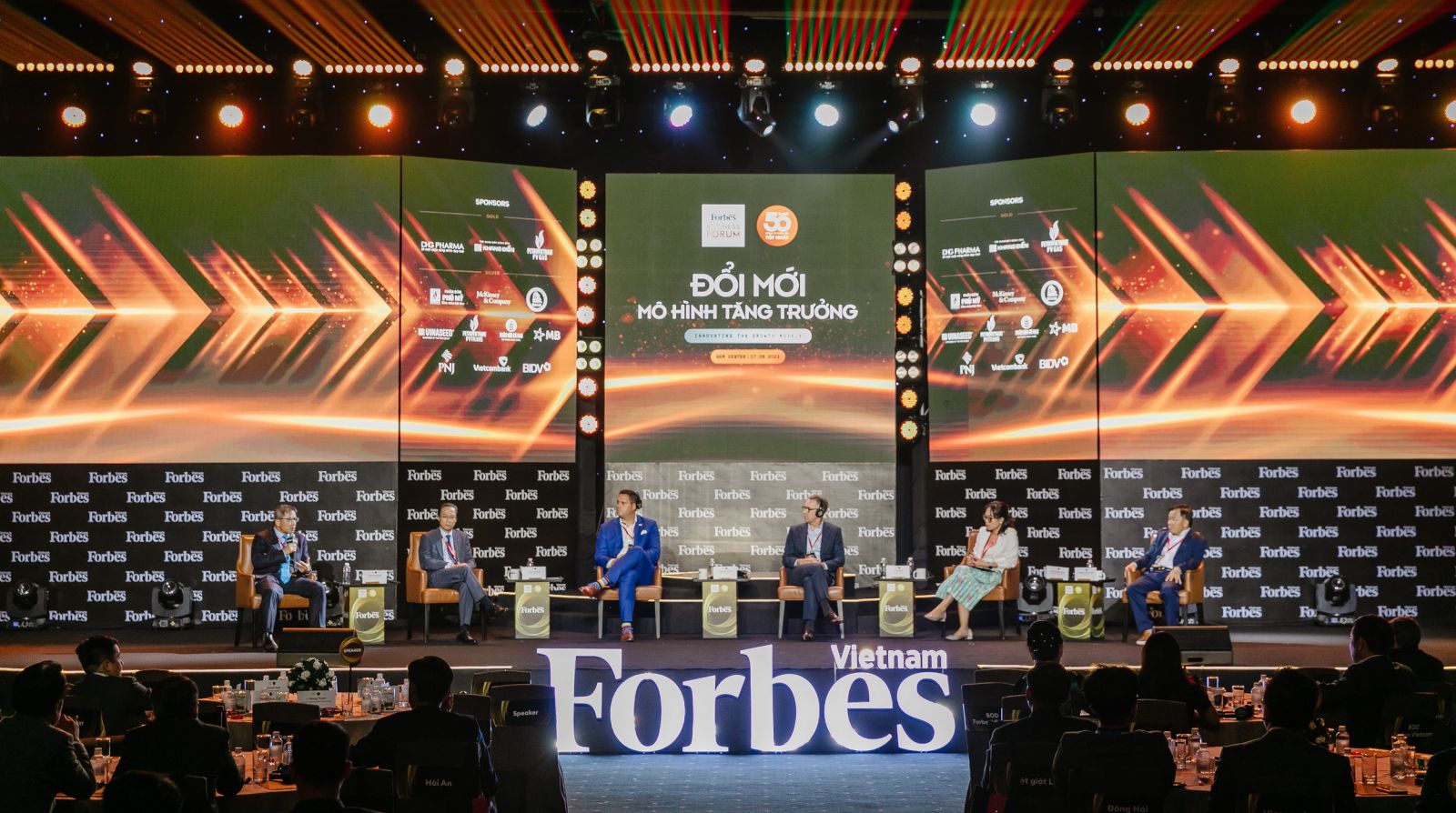 Diễn đàn Kinh doanh thường niên của Forbes Việt Nam năm 2023 có chủ đề “Đổi mới mô hình tăng trưởng”p/