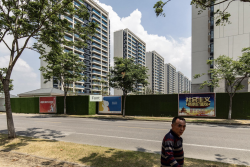 Các công ty bất động sản Trung Quốc đề xuất giảm nợ gốc 70-80%, chủ nợ "méo mặt"