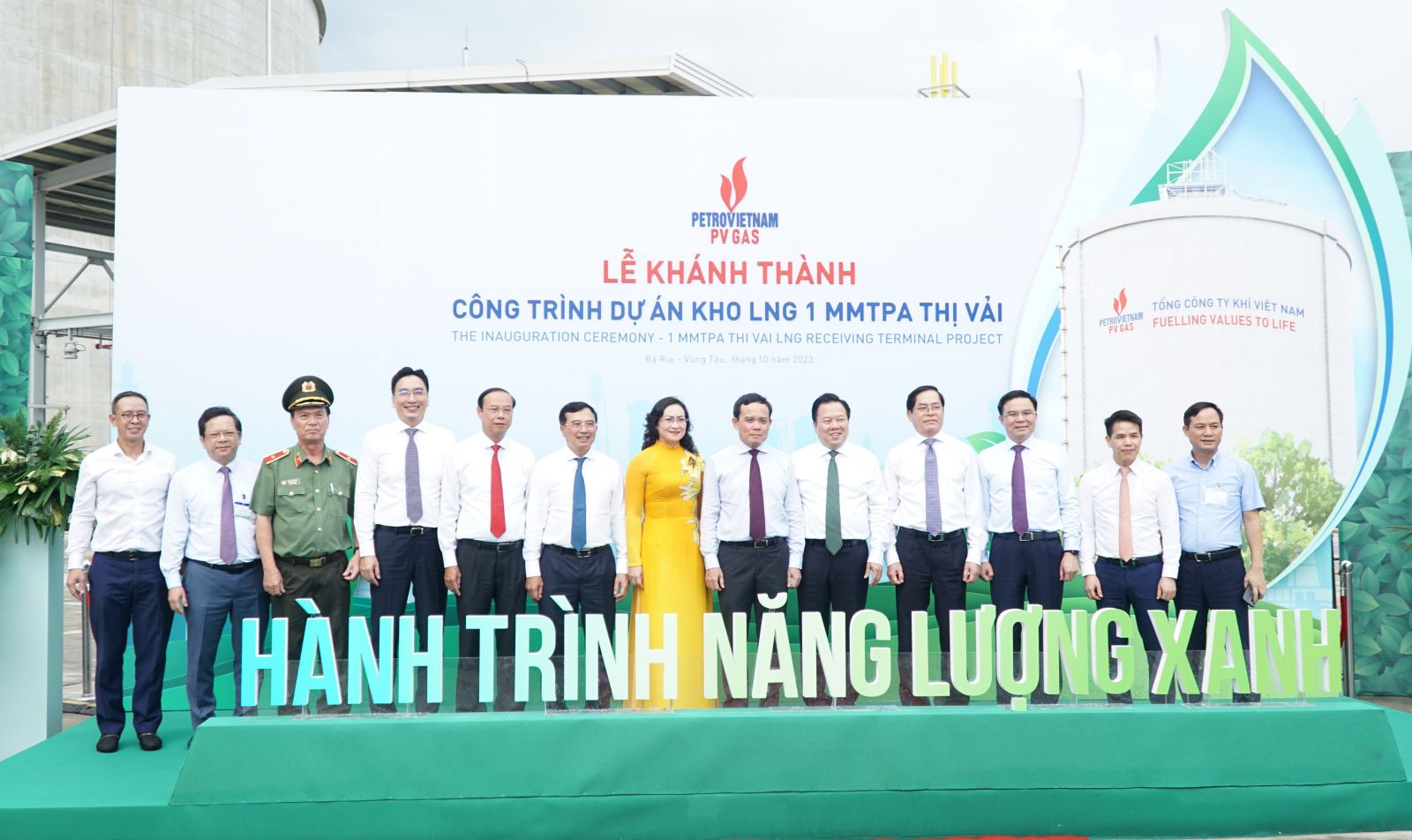 Hình 2: Phó Thủ tướng Trần Lưu Quang đến dự lễ Khánh thành Kho LNG 1 MMTPA Thị Vải.