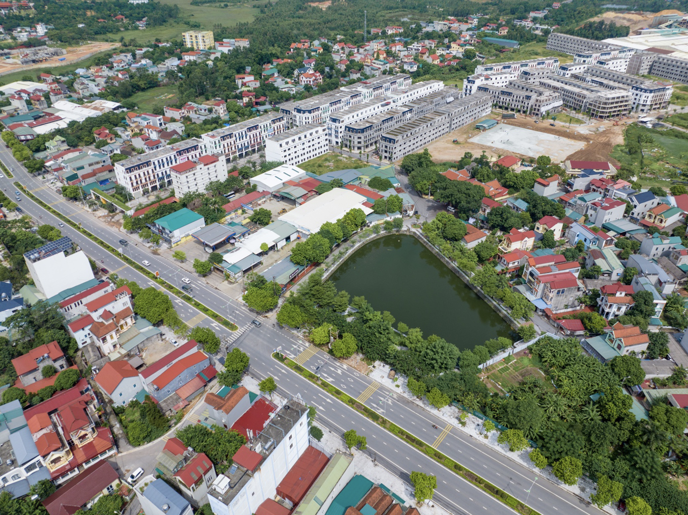 Tuyến đường huyết mạch Nguyễn Tất Thành kết nối dự án với các khu công nghiệp trọng điểm của Vĩnh Yên, Vĩnh Phúc.