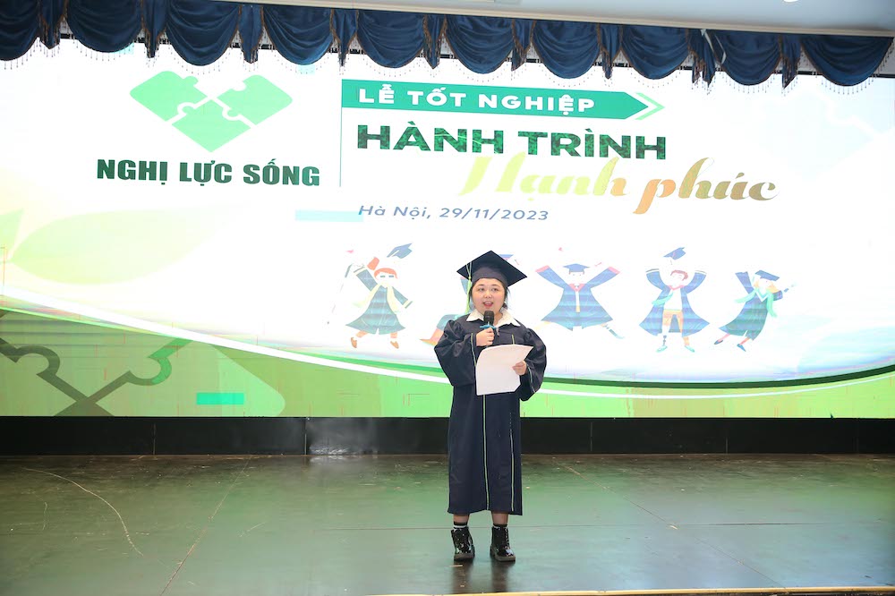 Lê Thị Thúy Hạnh đại diện học viên tốt nghiệp khóa K2 - 2023 phát biểu tại lễ tốt nghiệp