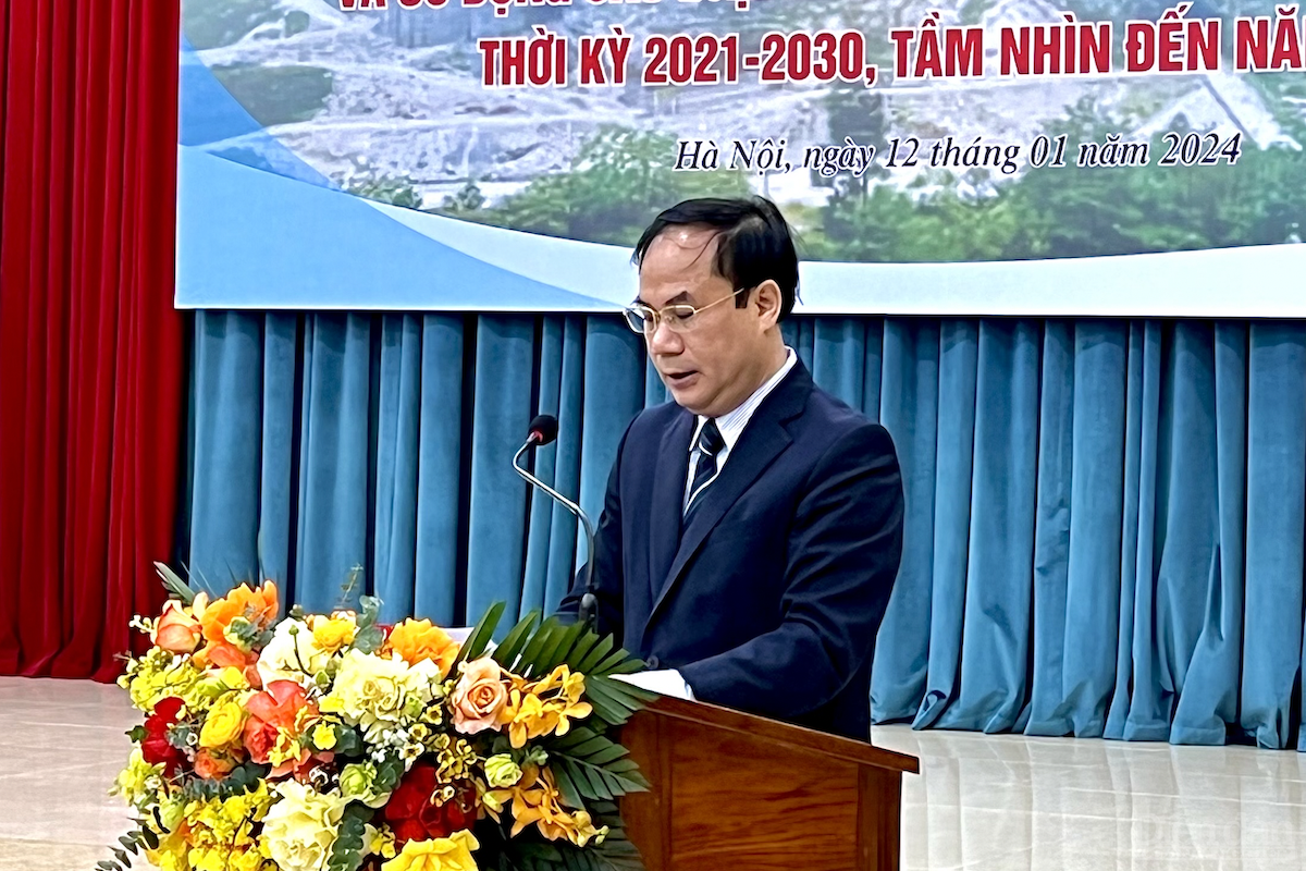 Thứ trưởng Bộ Xây dựng Nguyễn Văn Sinh phát biểu tại hội nghị. Ảnh:VA