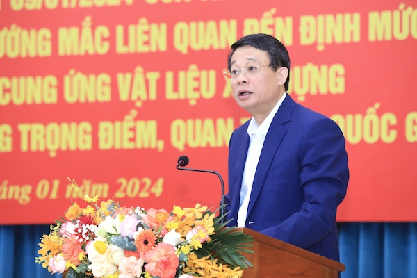 hứ trưởng Bộ Xây dựng Bùi Hồng Minh phát biểu tại hội nghị.