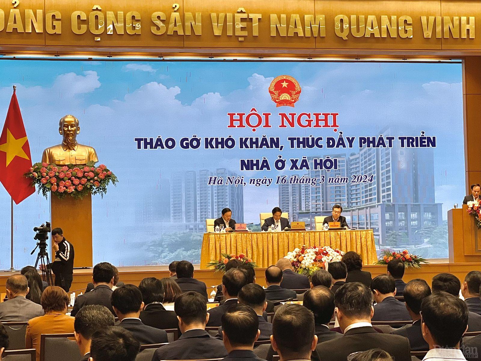 Hội nghị trực tuyến của Chính phủ với các địa phương về tháo gỡ khó khăn, thúc đẩy triển khai các dự án nhà ở xã hội dưới sự chủ trì của Thủ tướng Phạm Minh Chính vào sáng 16/3.