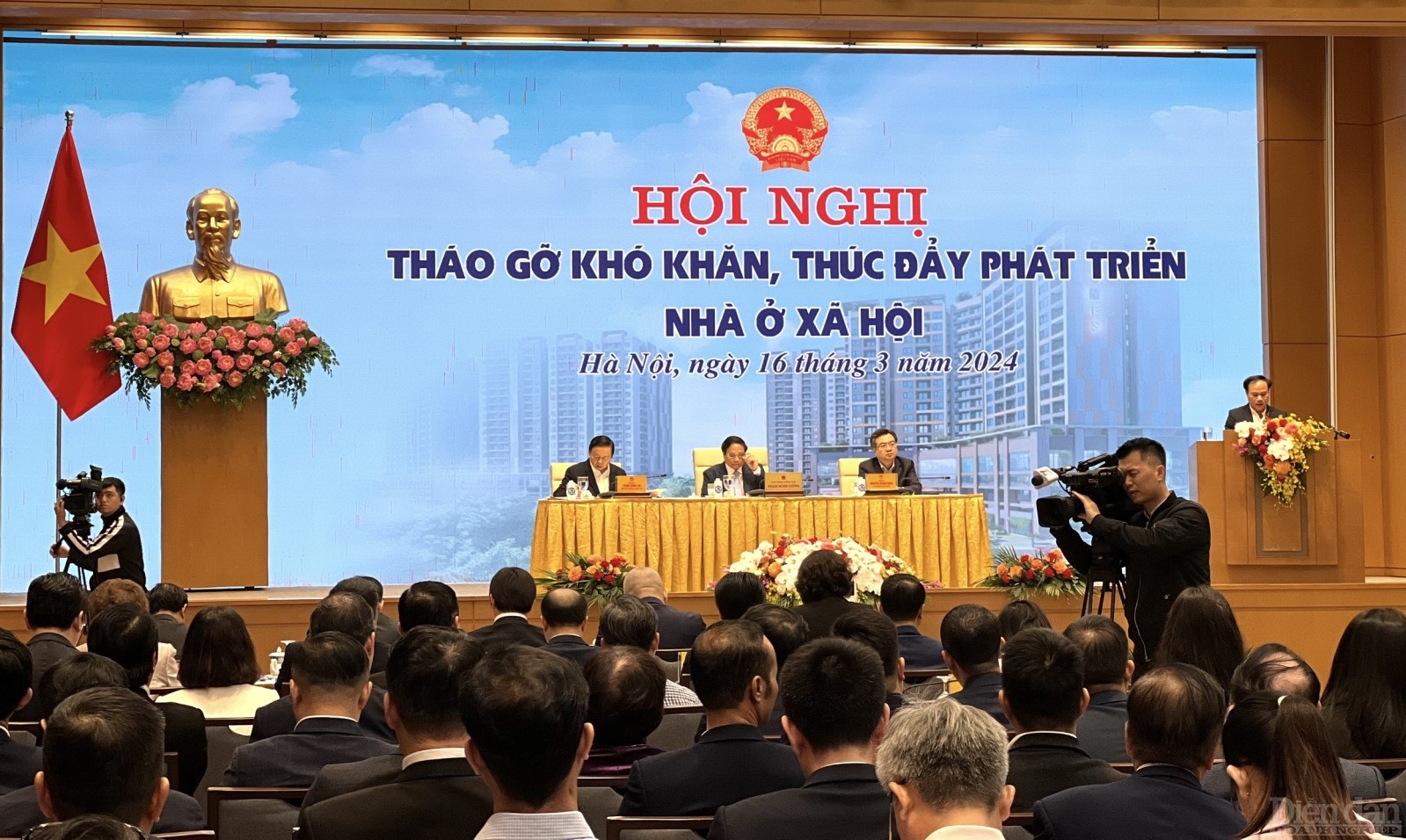 Hội nghị trực tuyến của Chính phủ với các địa phương về tháo gỡ khó khăn, thúc đẩy triển khai các dự án nhà ở xã hội dưới sự chủ trì của Thủ tướng Phạm Minh Chính vào sáng 16/3. ẢNH: VI ANH