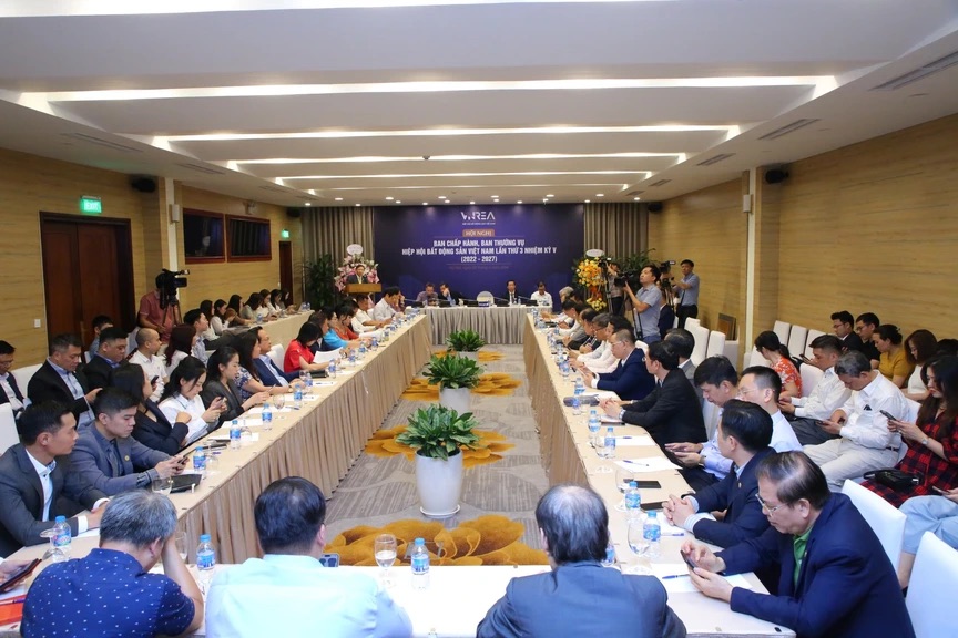 Toàn cảnh hội nghịp/Hội nghị Ban Chấp hành, Ban Thường vụ và gặp mặt Hội viên thường niên năm 2024 do Hiệp hội Bất động sản Việt Nam (VNREA) tổ chức