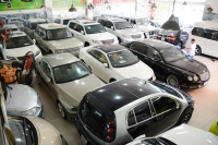 Biến động thị trường xe mới khiến xe sang đời cũ mất giá hàng loạt